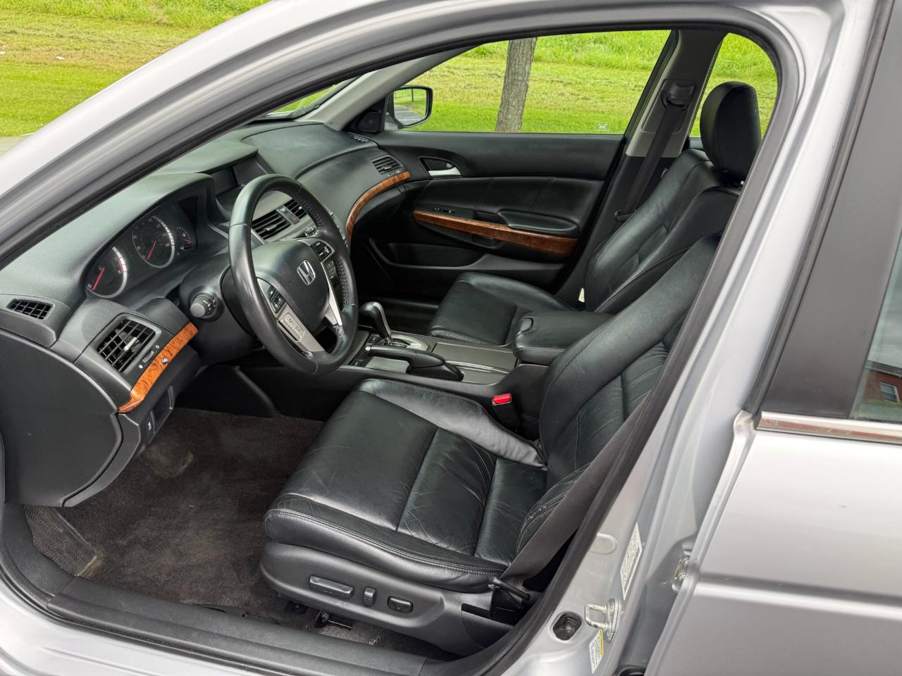 Honda Accord EX-L V-6 Sedan AT 2011