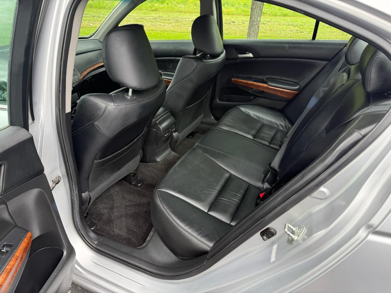 Honda Accord EX-L V-6 Sedan AT 2011