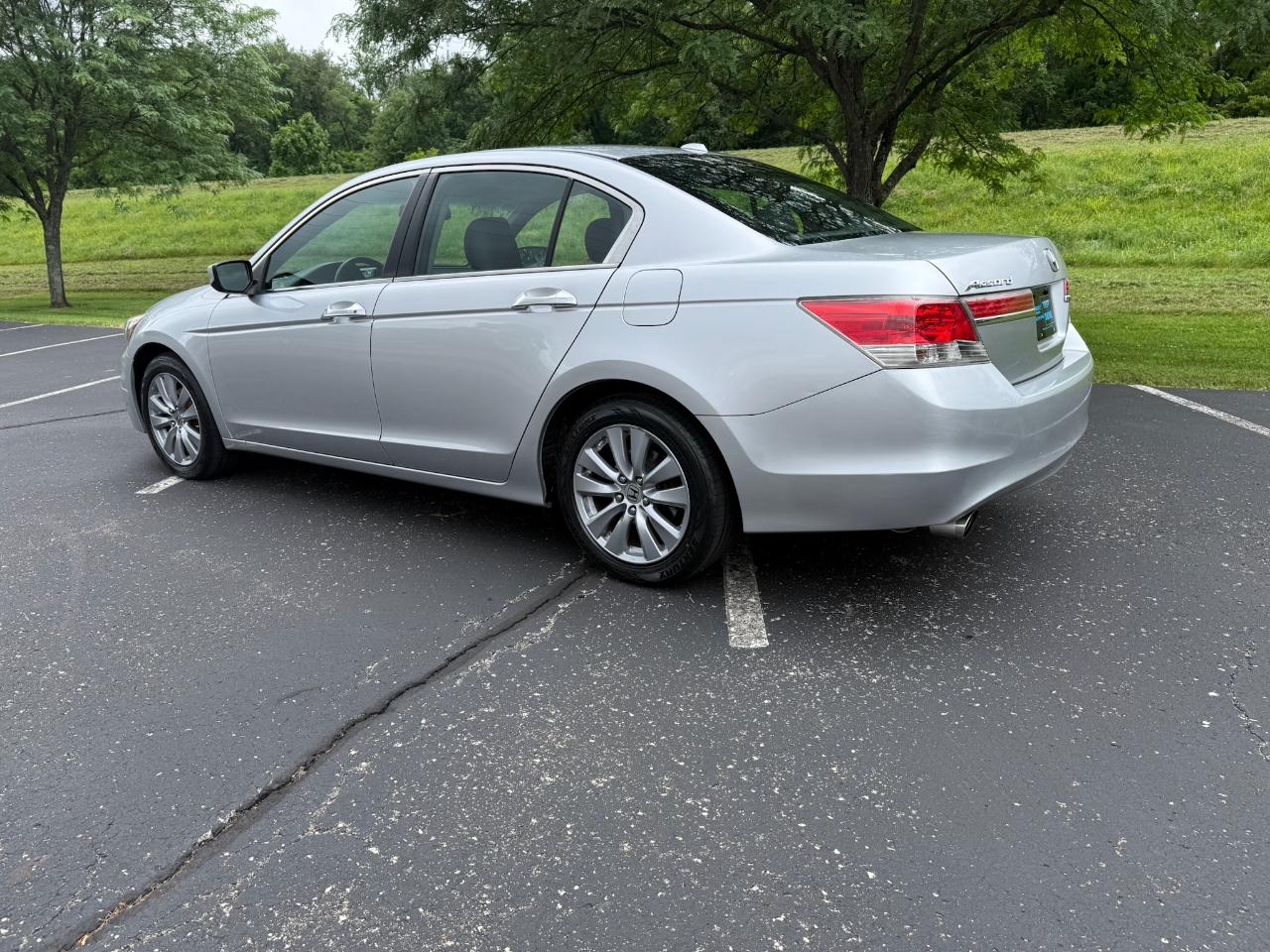 Honda Accord EX-L V-6 Sedan AT 2011