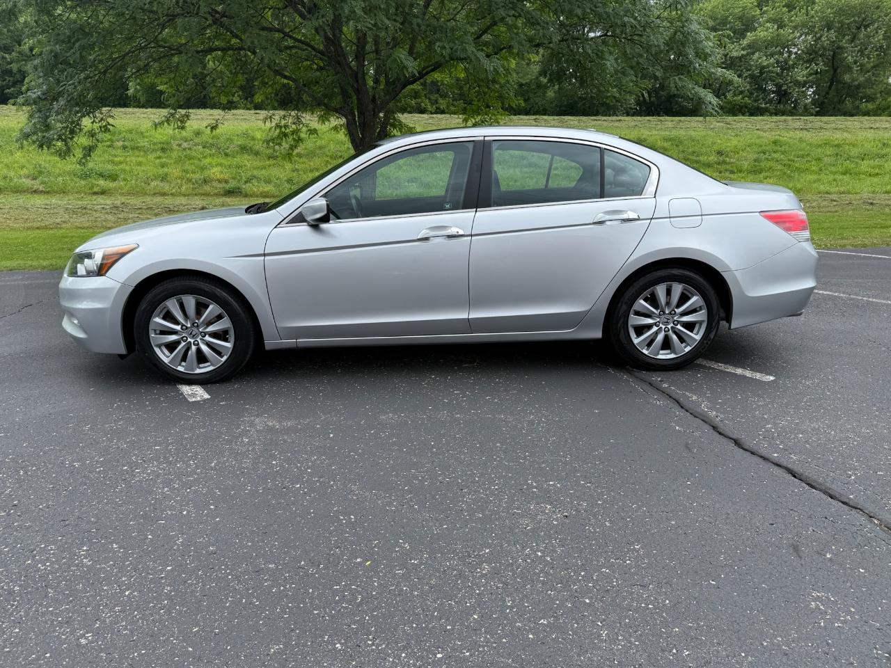Honda Accord EX-L V-6 Sedan AT 2011