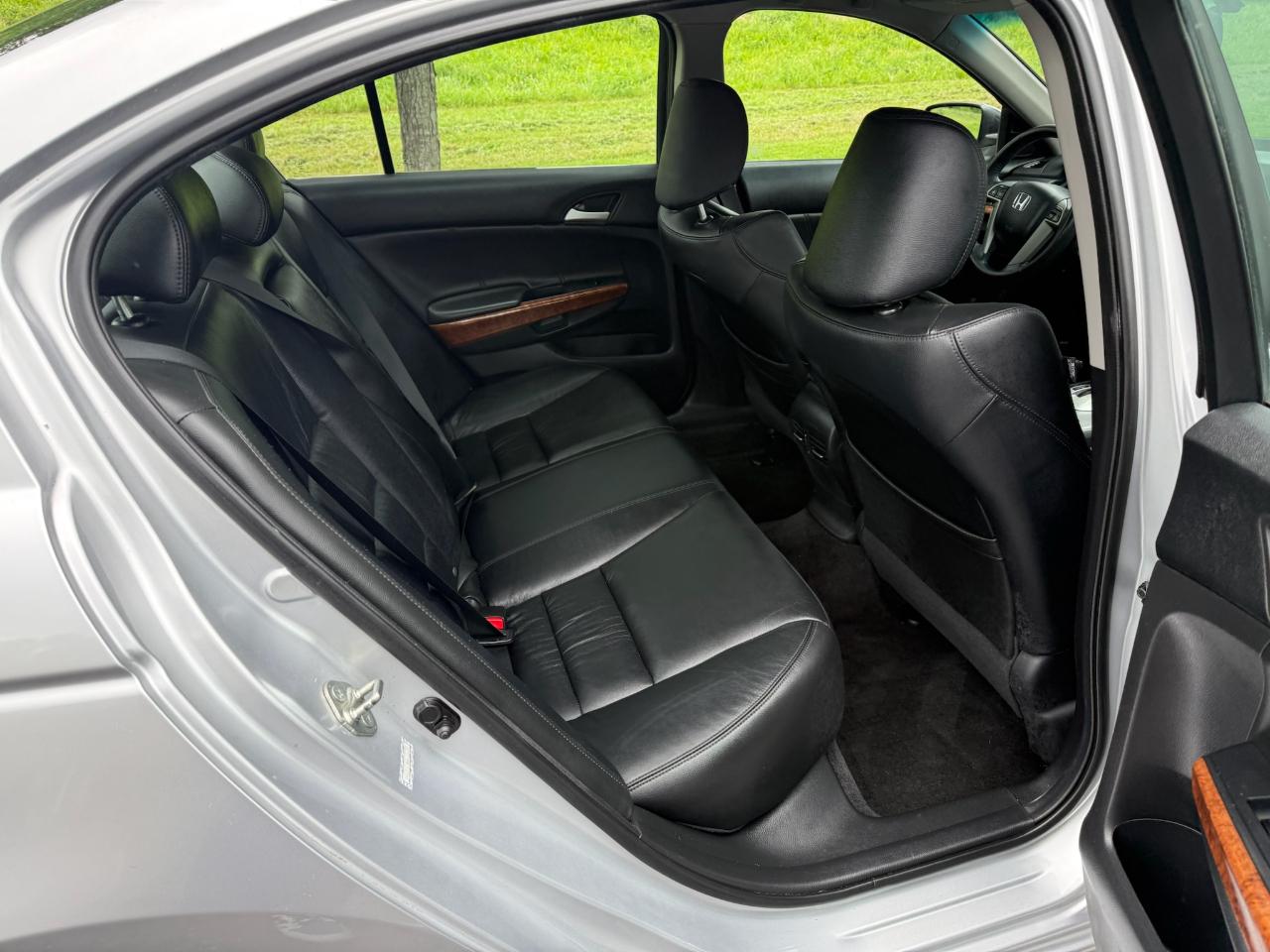 Honda Accord EX-L V-6 Sedan AT 2011