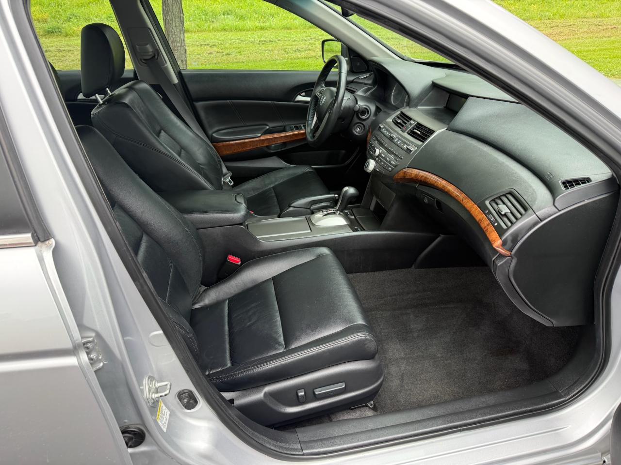 Honda Accord EX-L V-6 Sedan AT 2011