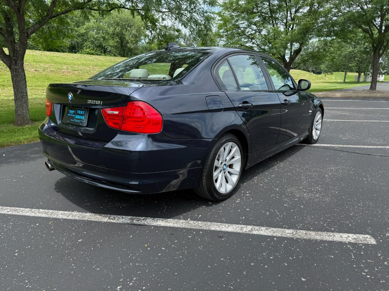BMW 3-Series 328xi 2009