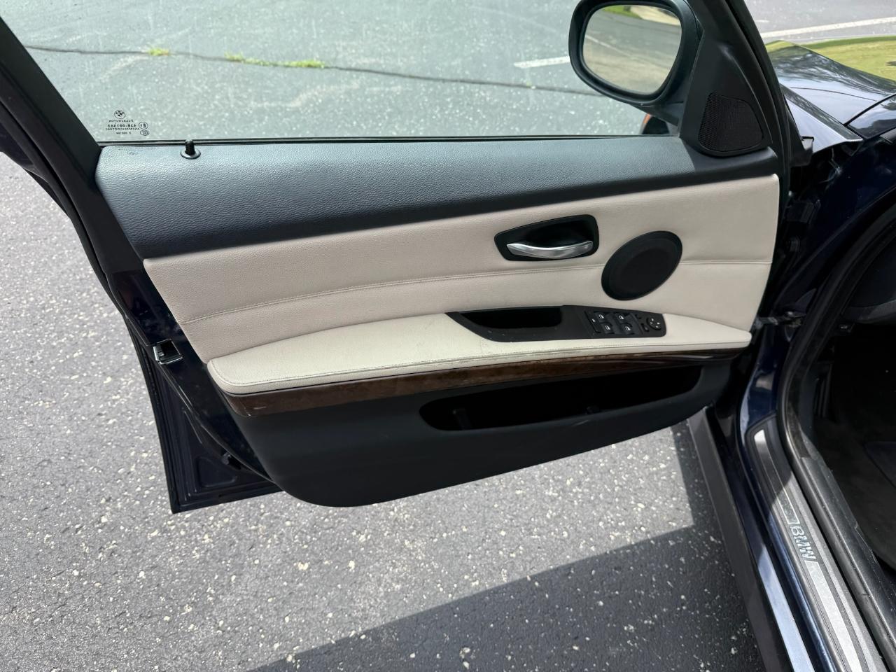 BMW 3-Series 328xi 2009