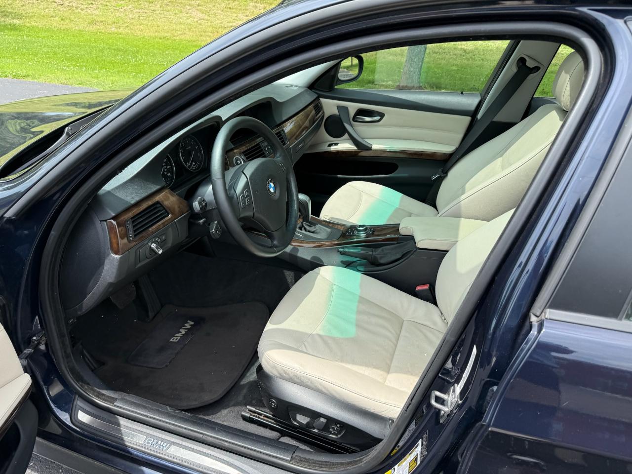 BMW 3-Series 328xi 2009