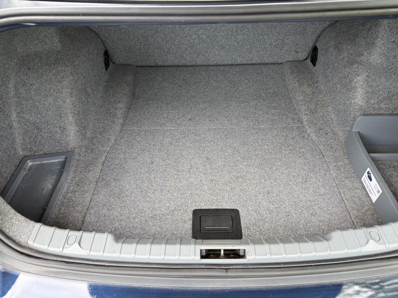 BMW 3-Series 328xi 2009