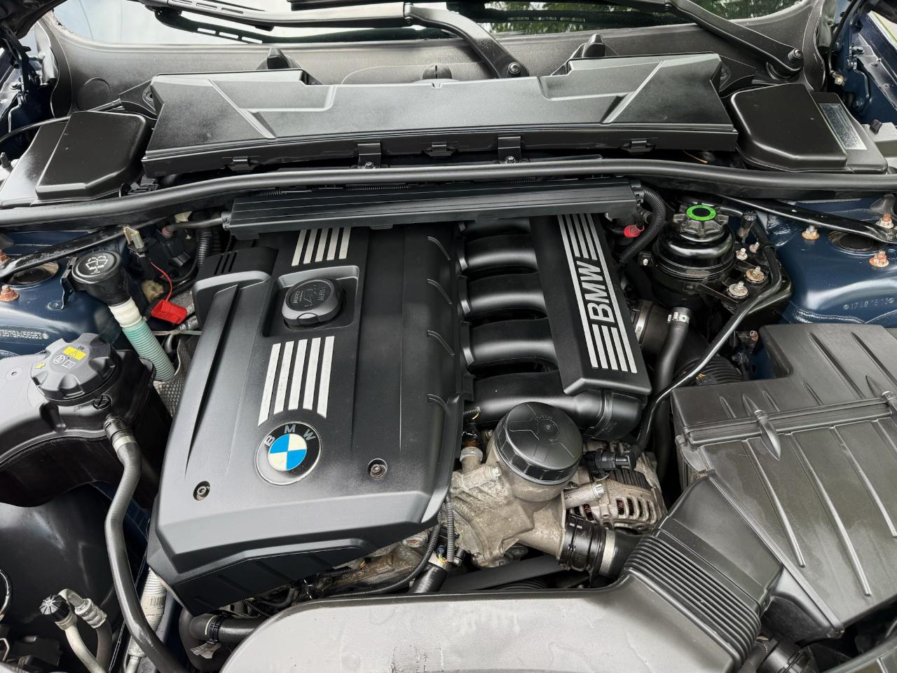 BMW 3-Series 328xi 2009