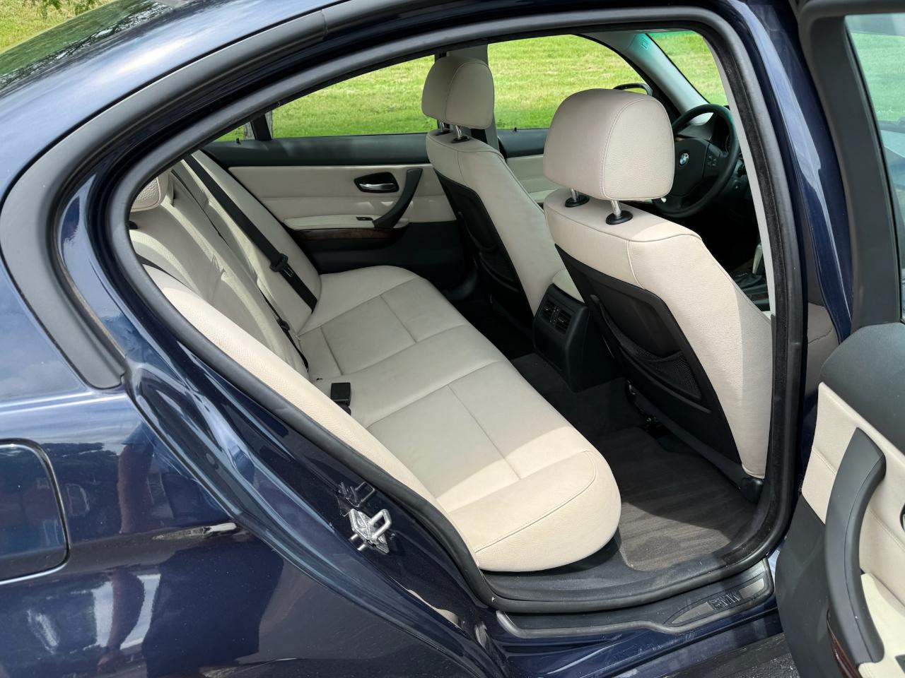 BMW 3-Series 328xi 2009