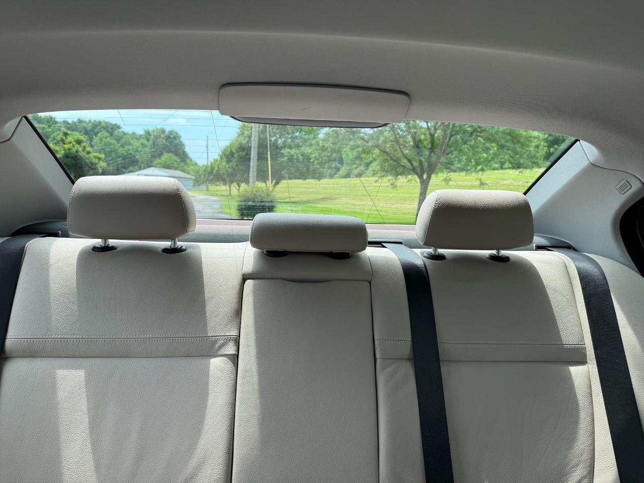 BMW 3-Series 328xi 2009
