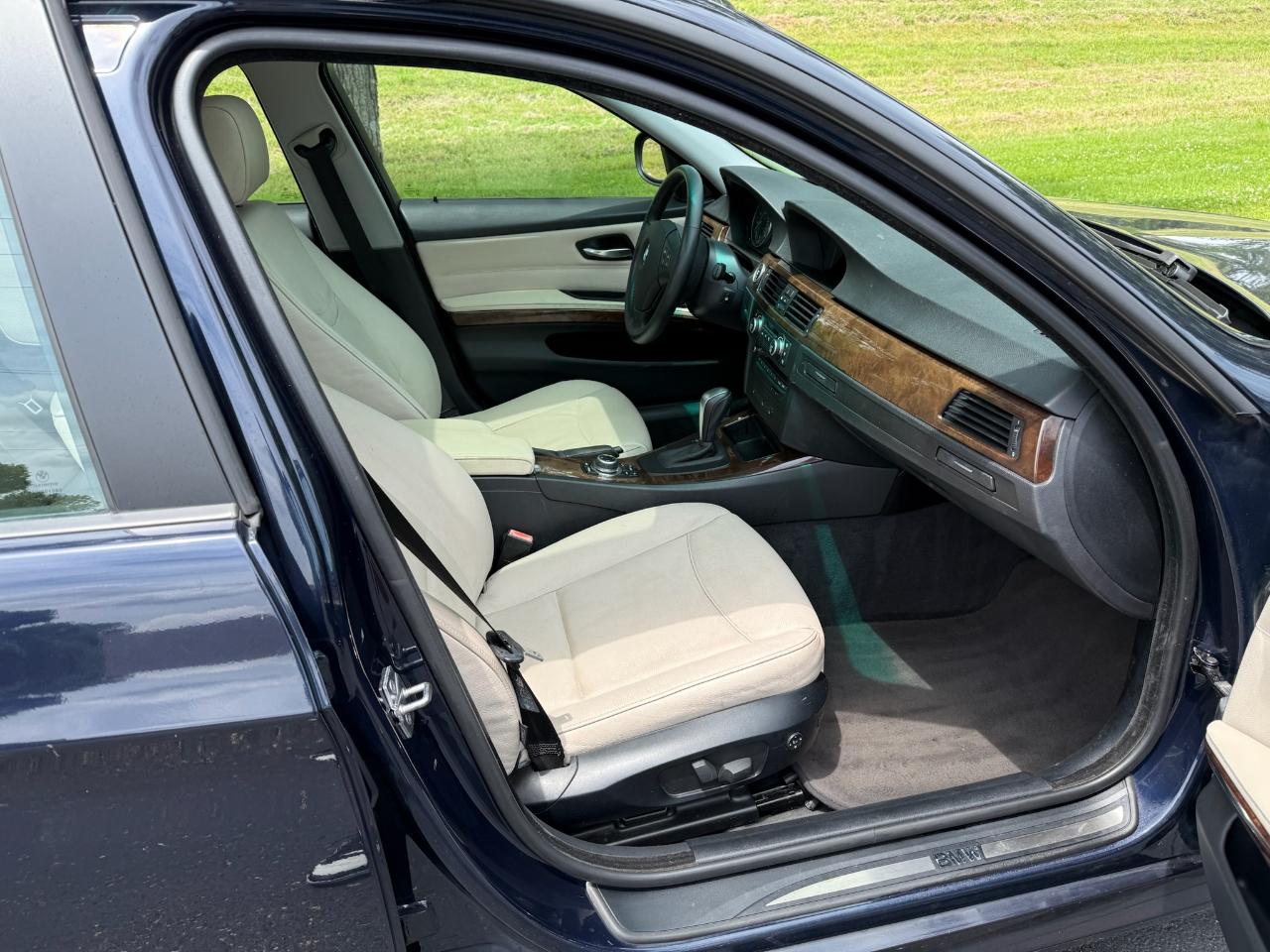 BMW 3-Series 328xi 2009