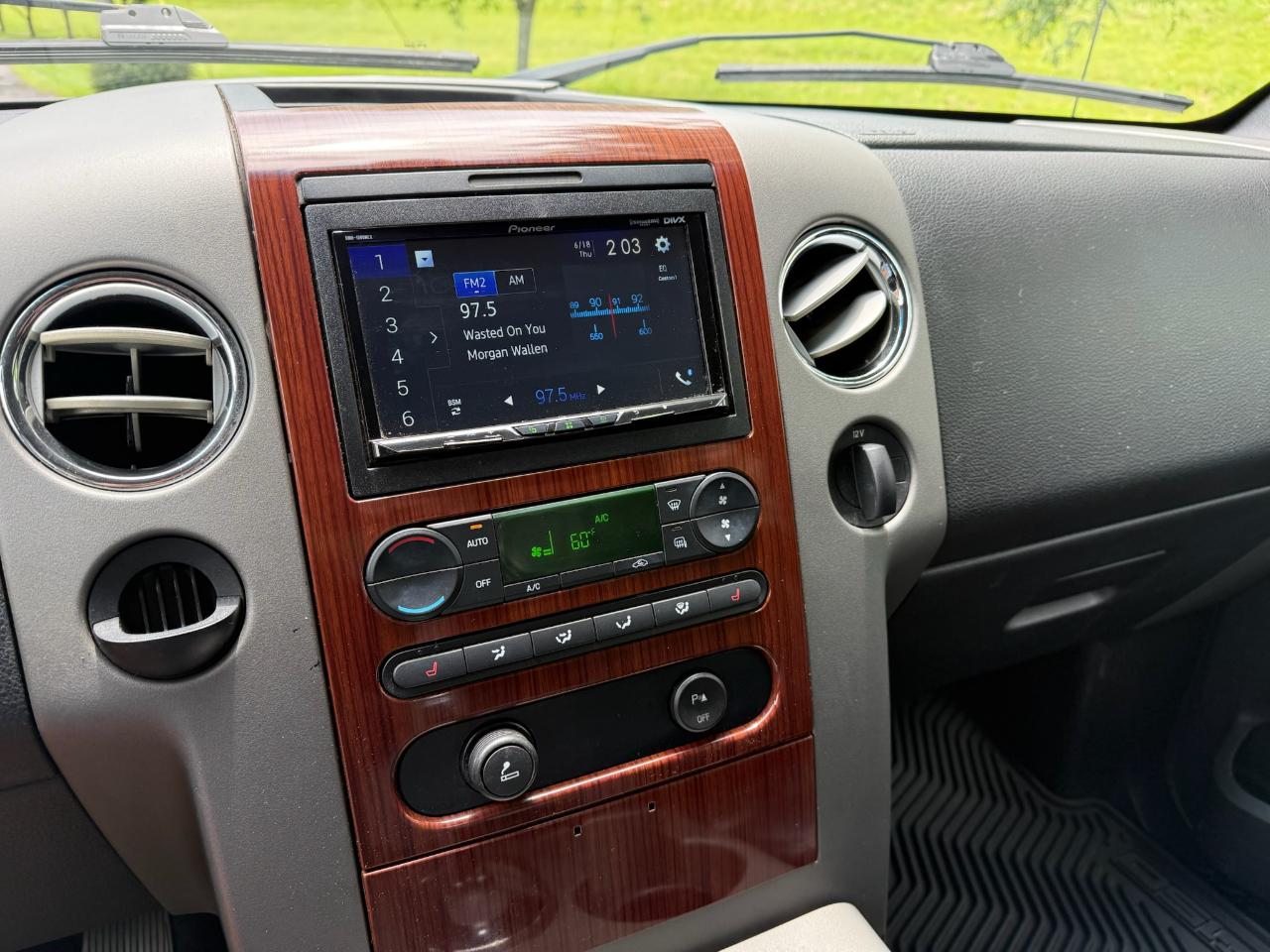 Ford F-150 Lariat SuperCrew 2WD 2005
