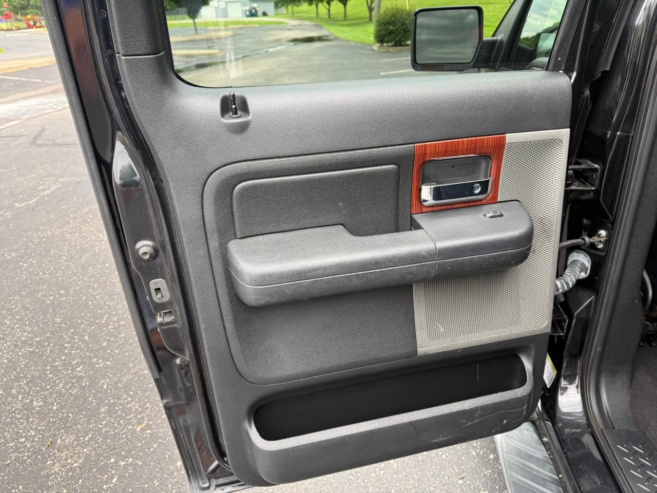 Ford F-150 Lariat SuperCrew 2WD 2005