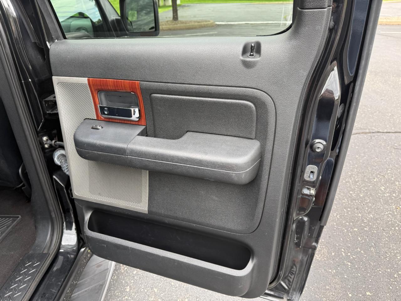 Ford F-150 Lariat SuperCrew 2WD 2005