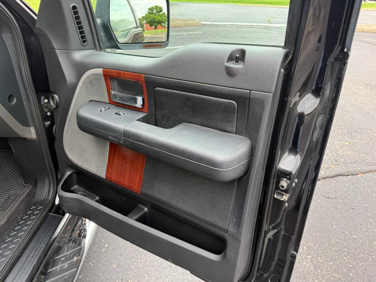 Ford F-150 Lariat SuperCrew 2WD 2005