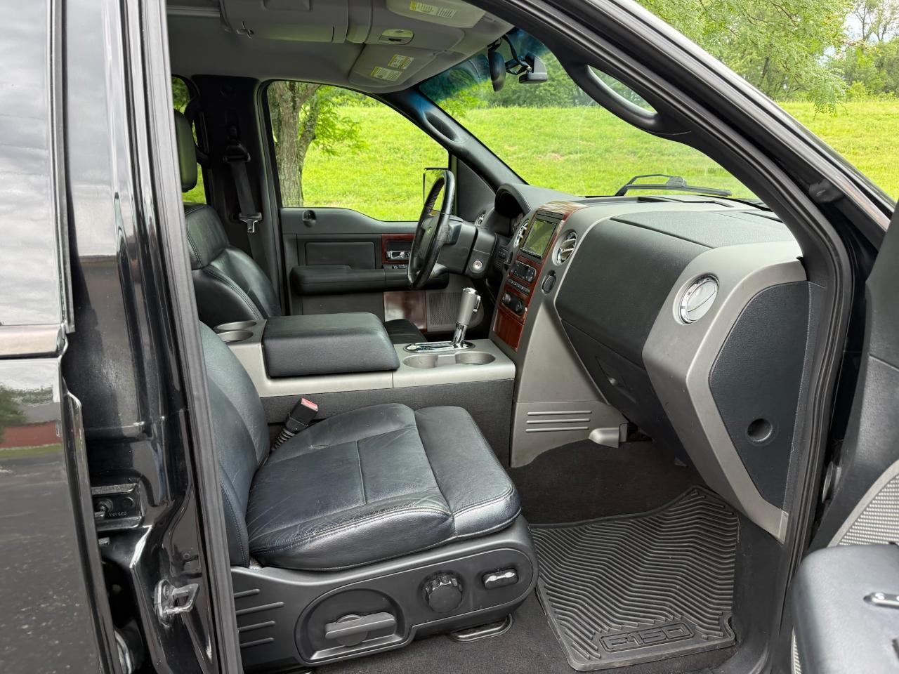 Ford F-150 Lariat SuperCrew 2WD 2005