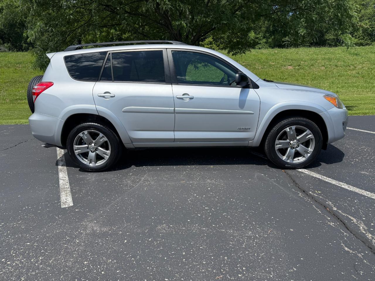 Toyota RAV4 Sport I4 2WD 2010