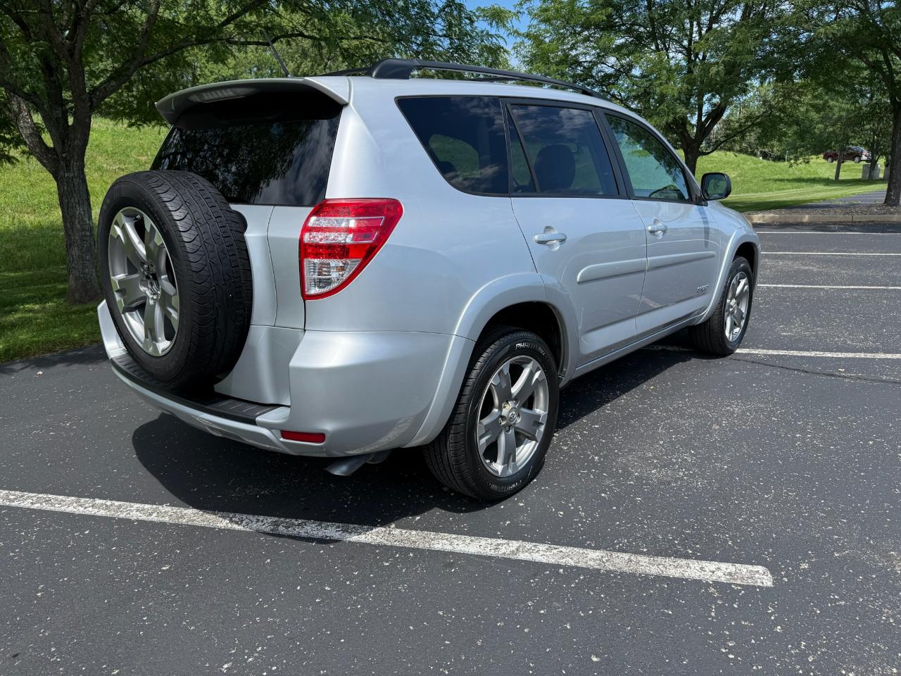 Toyota RAV4 Sport I4 2WD 2010