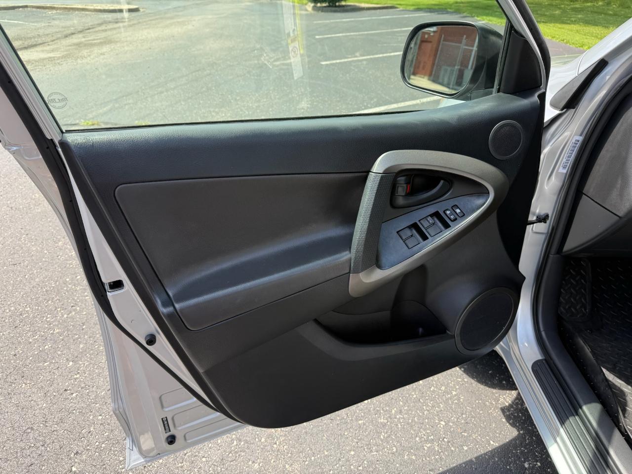 Toyota RAV4 Sport I4 2WD 2010