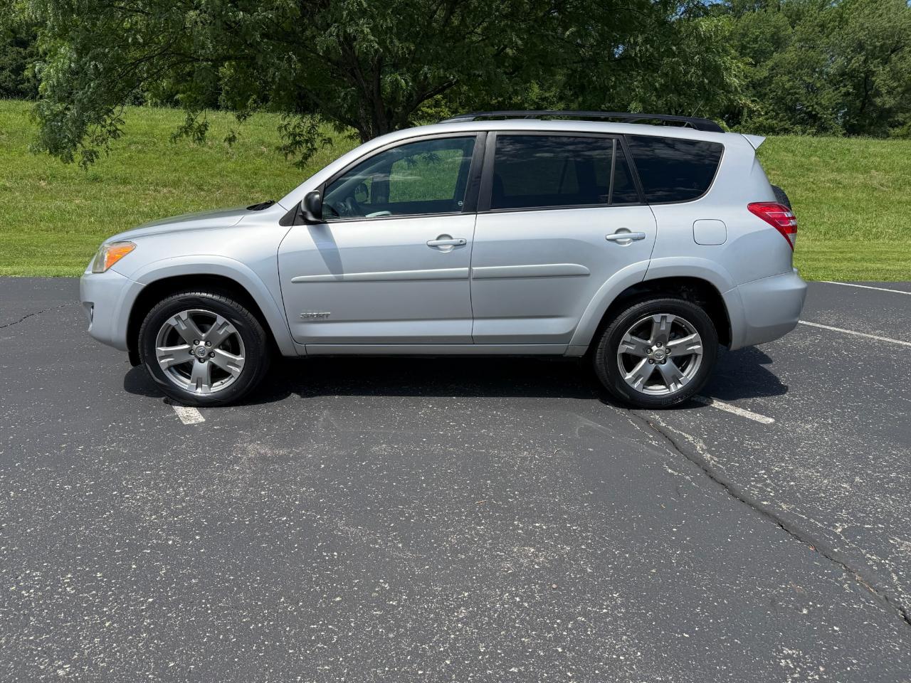 Toyota RAV4 Sport I4 2WD 2010