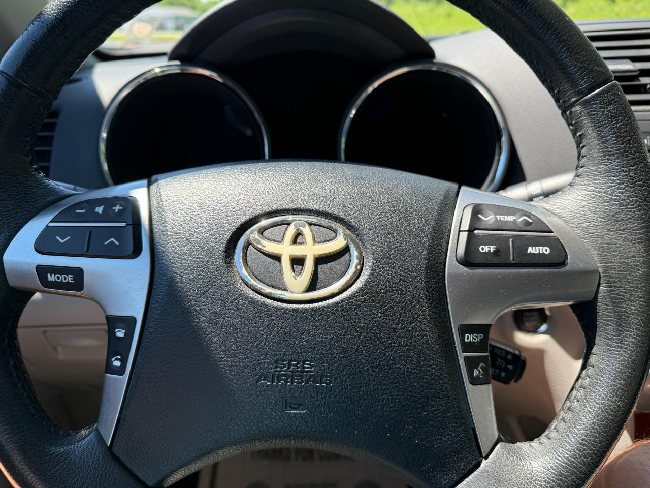 Toyota Highlander Limited 2WD 2012