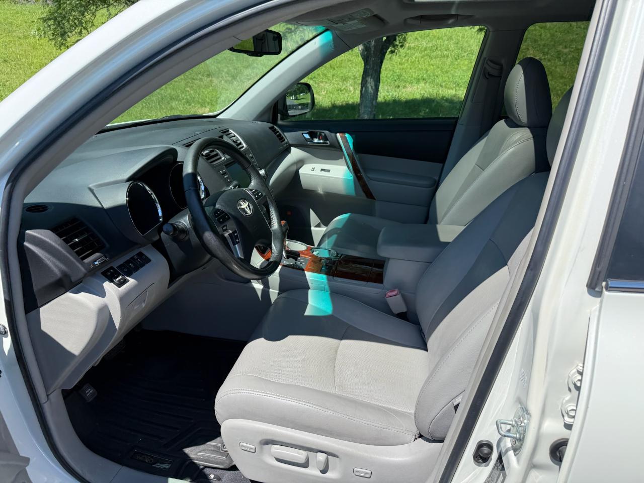 Toyota Highlander Limited 2WD 2012