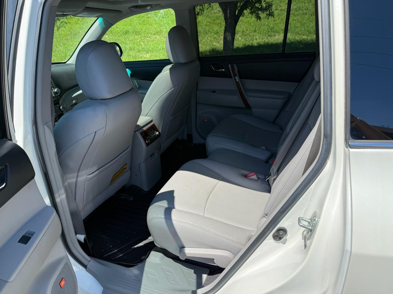 Toyota Highlander Limited 2WD 2012