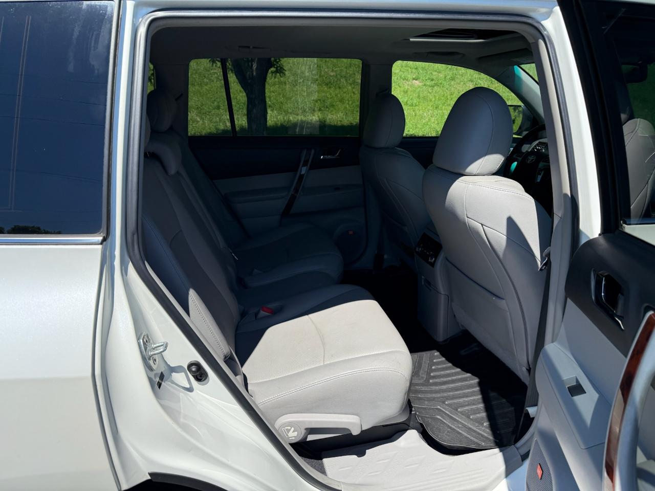 Toyota Highlander Limited 2WD 2012