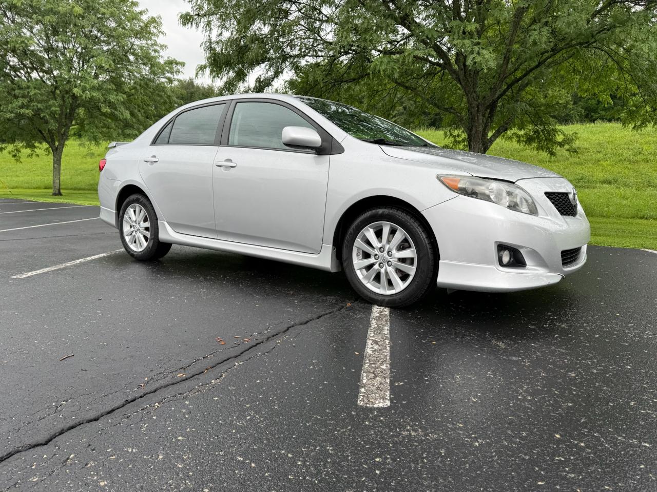Toyota Corolla Base 5-Speed MT 2010