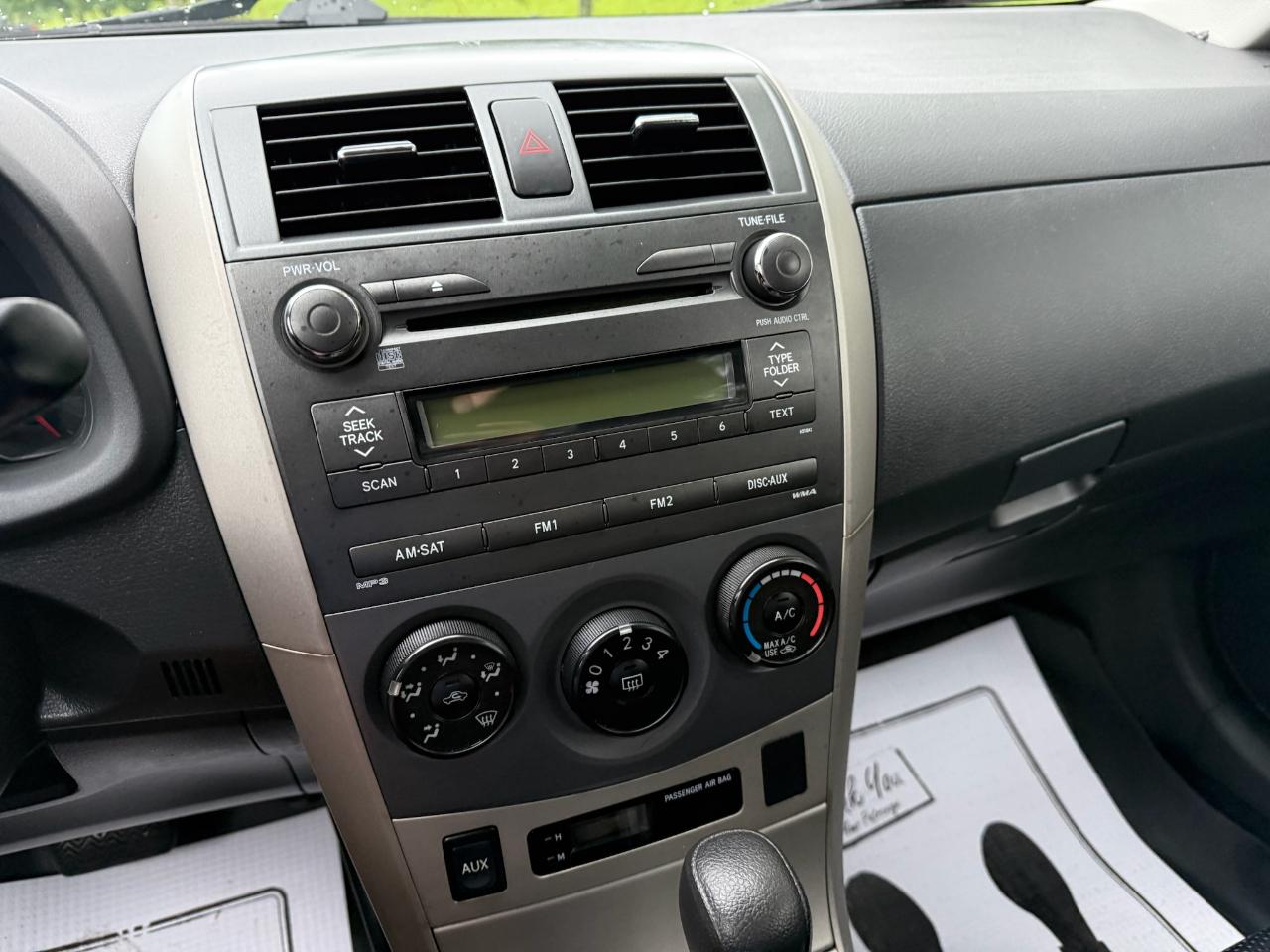 Toyota Corolla Base 5-Speed MT 2010