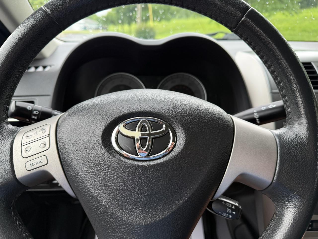 Toyota Corolla Base 5-Speed MT 2010
