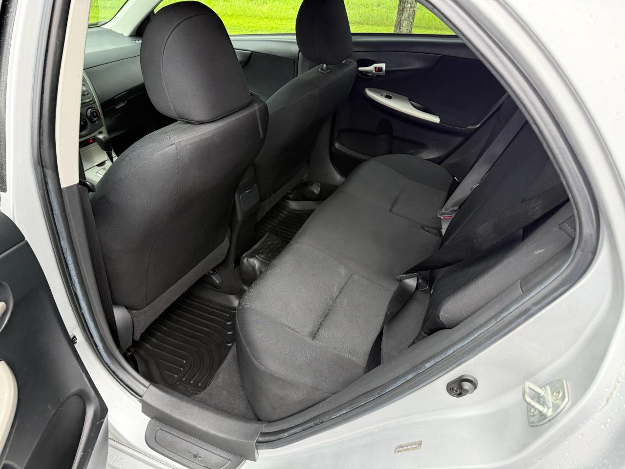 Toyota Corolla Base 5-Speed MT 2010