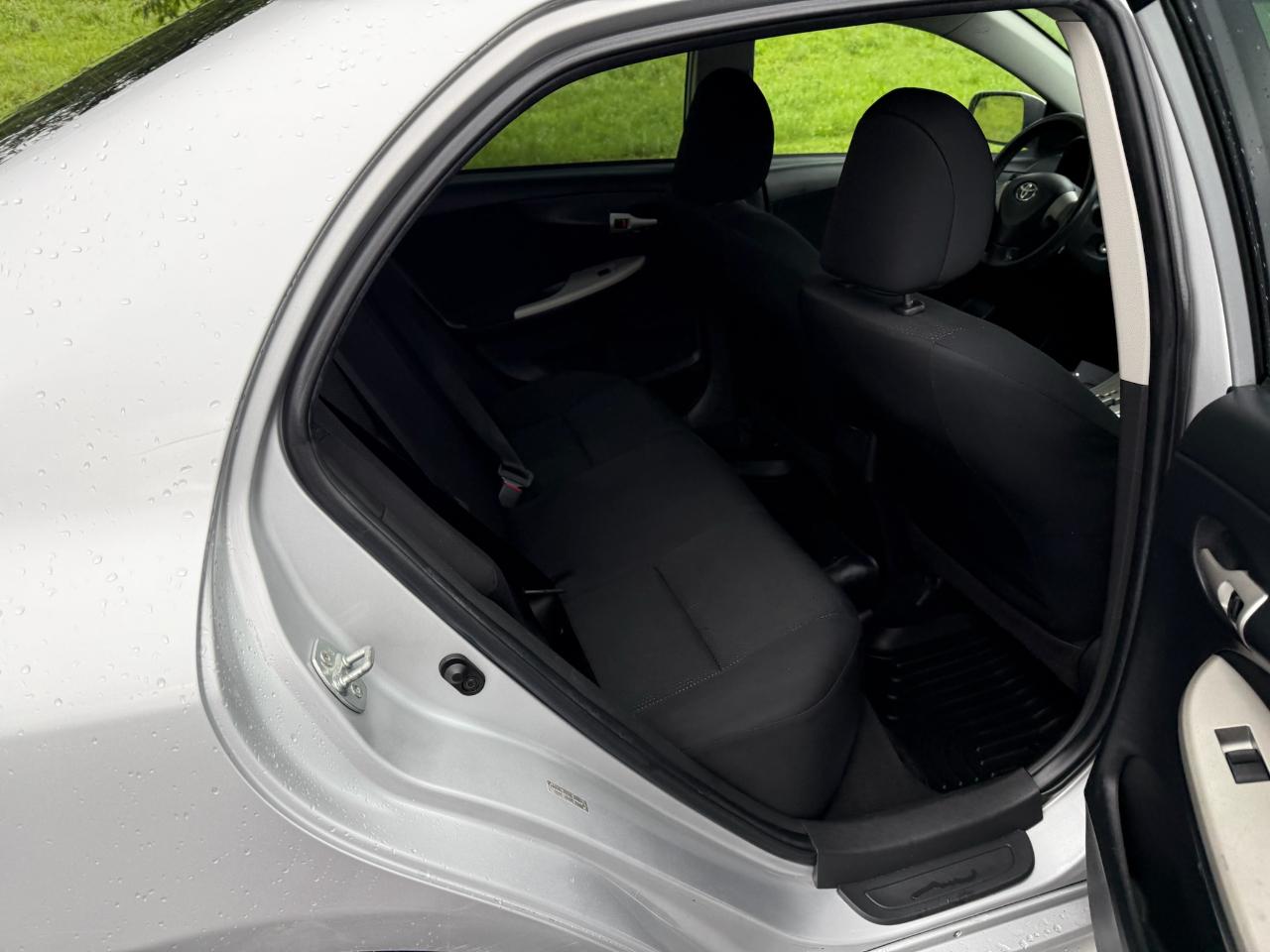 Toyota Corolla Base 5-Speed MT 2010