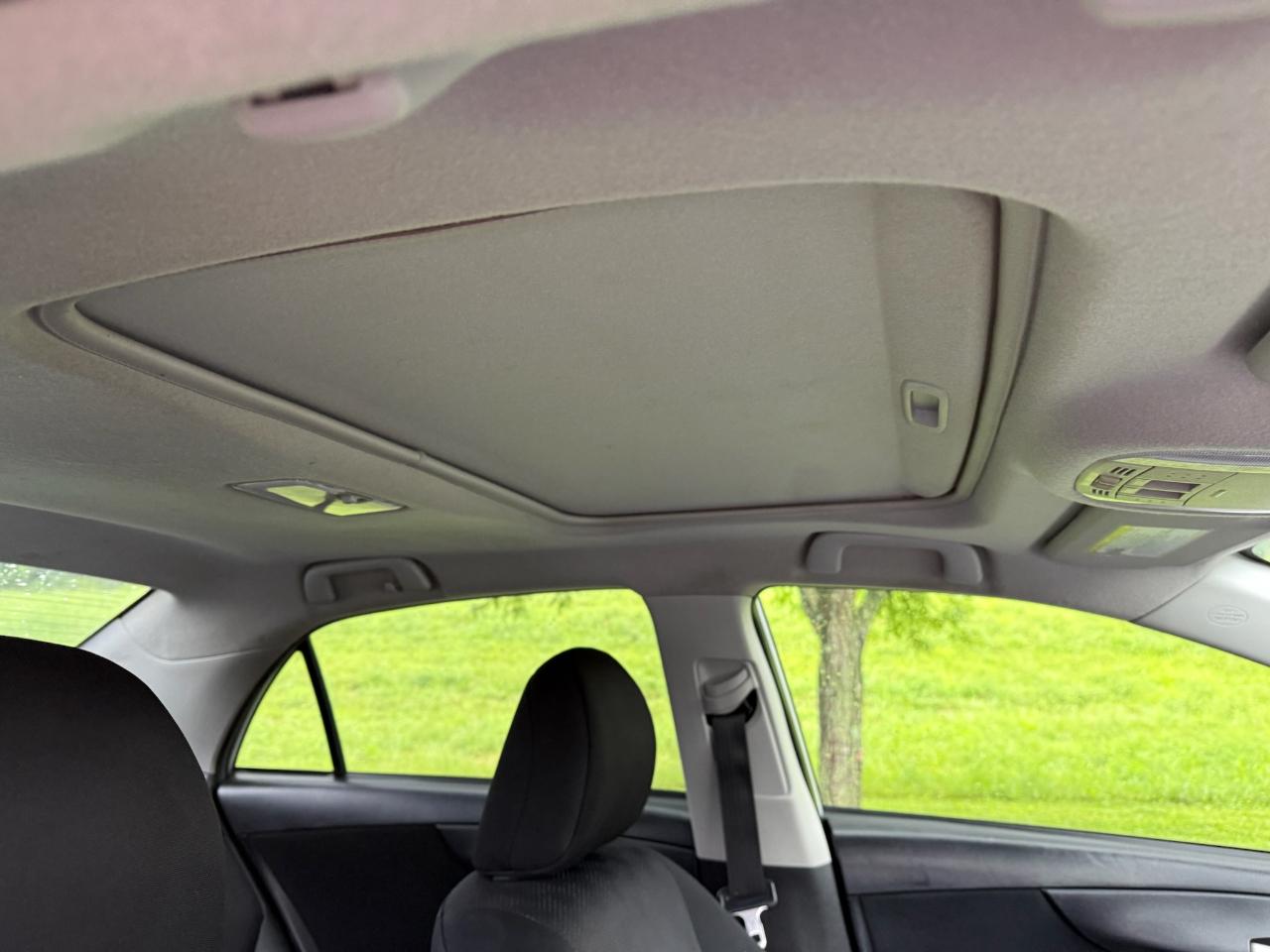 Toyota Corolla Base 5-Speed MT 2010