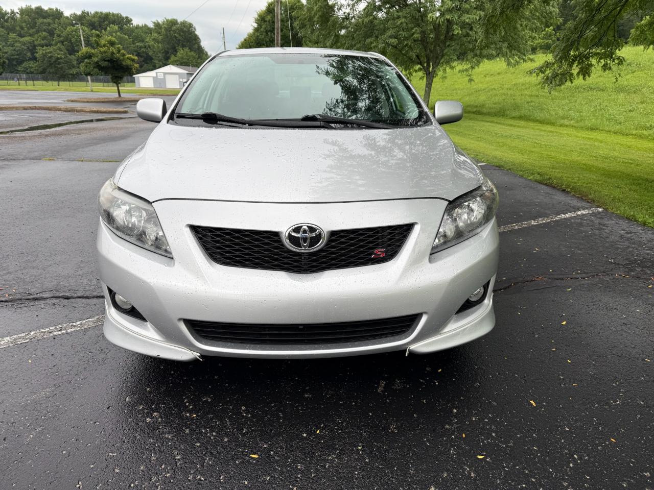 Toyota Corolla Base 5-Speed MT 2010