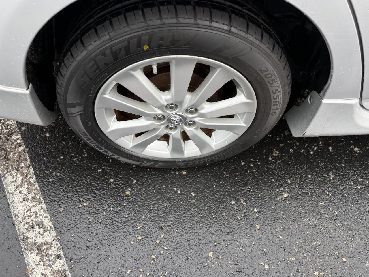 Toyota Corolla Base 5-Speed MT 2010
