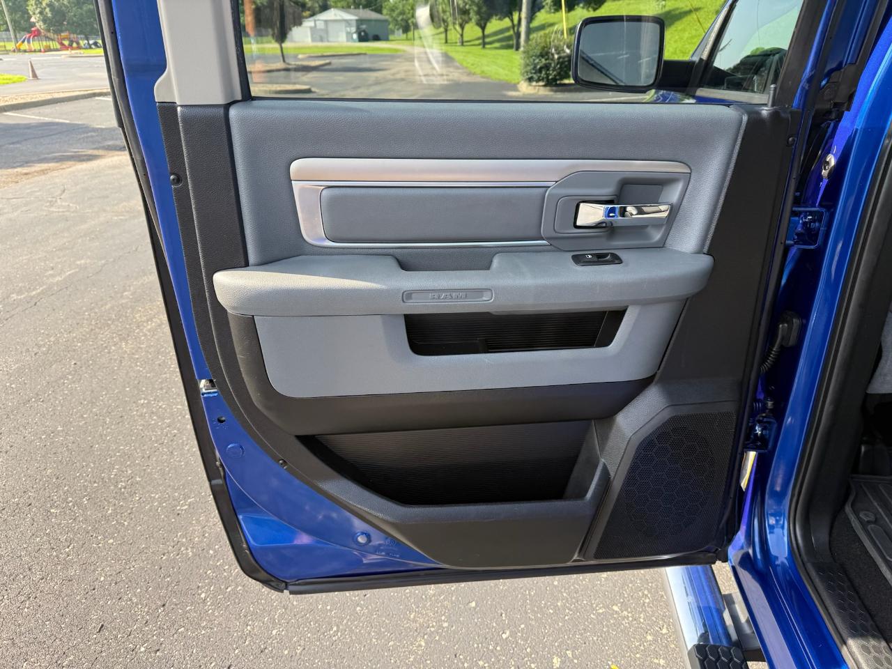RAM 1500 SLT Crew Cab SWB 2WD 2014