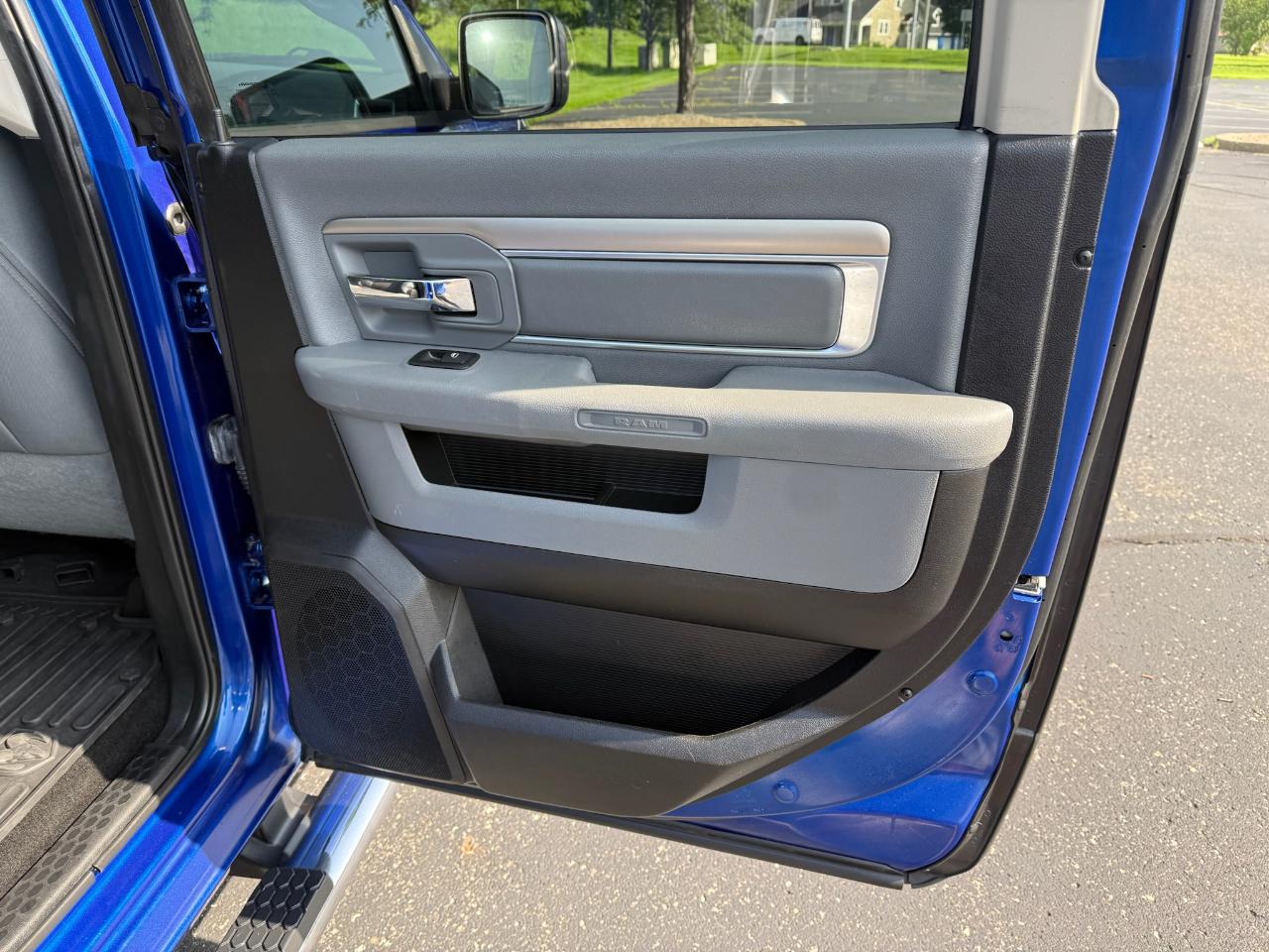 RAM 1500 SLT Crew Cab SWB 2WD 2014
