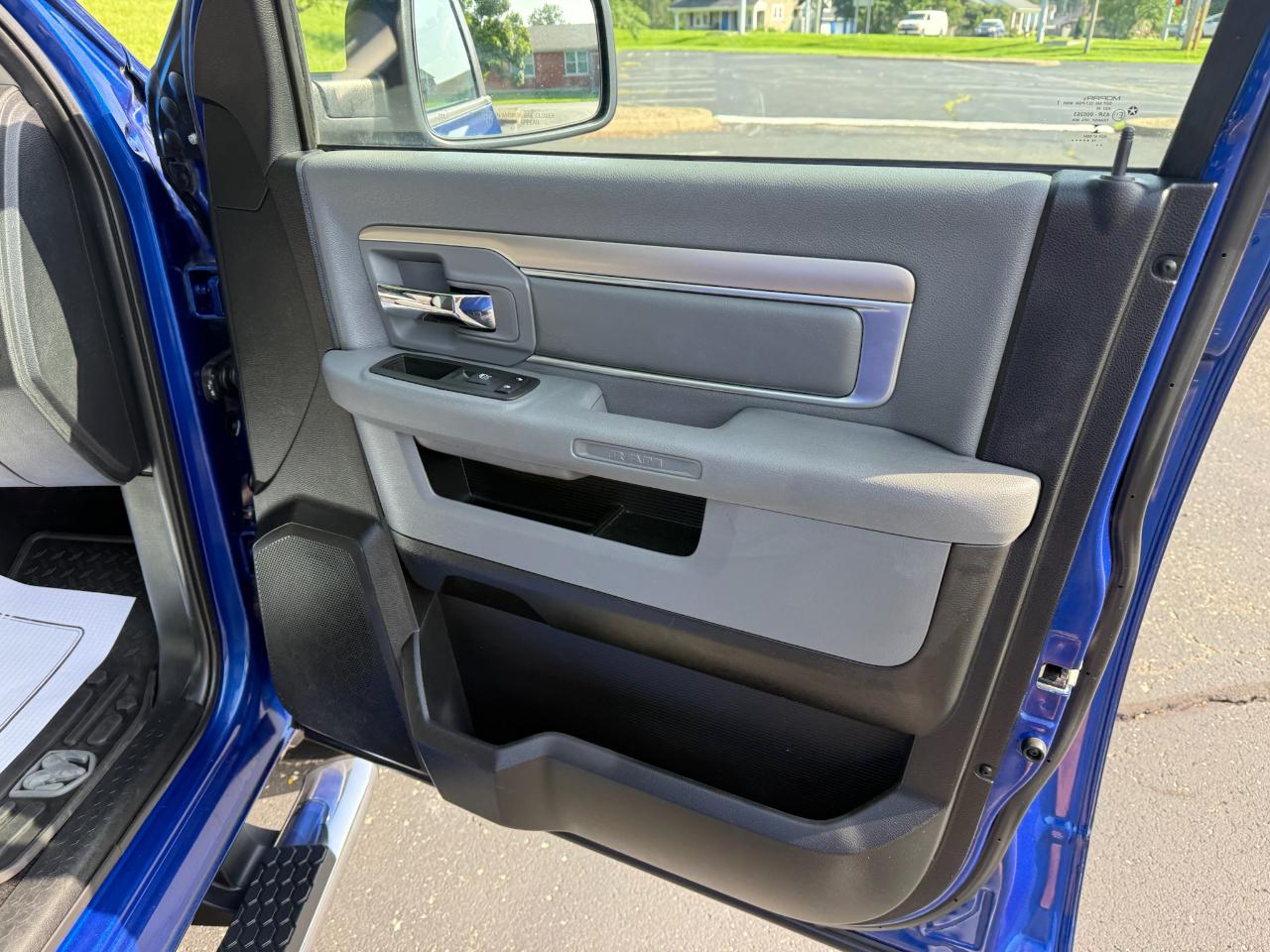 RAM 1500 SLT Crew Cab SWB 2WD 2014