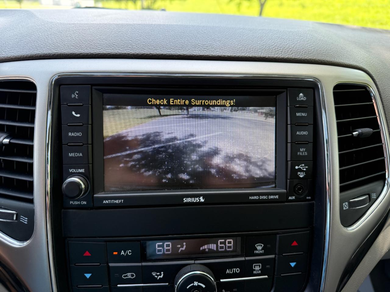 Jeep Grand Cherokee Laredo 4WD 2012