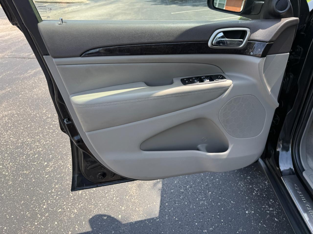 Jeep Grand Cherokee Laredo 4WD 2012