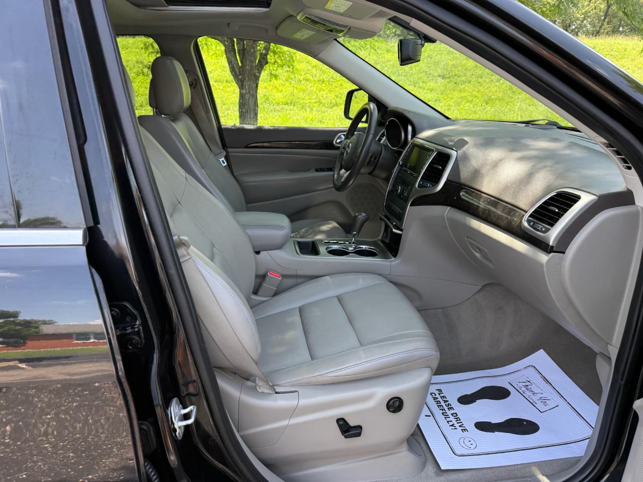 Jeep Grand Cherokee Laredo 4WD 2012