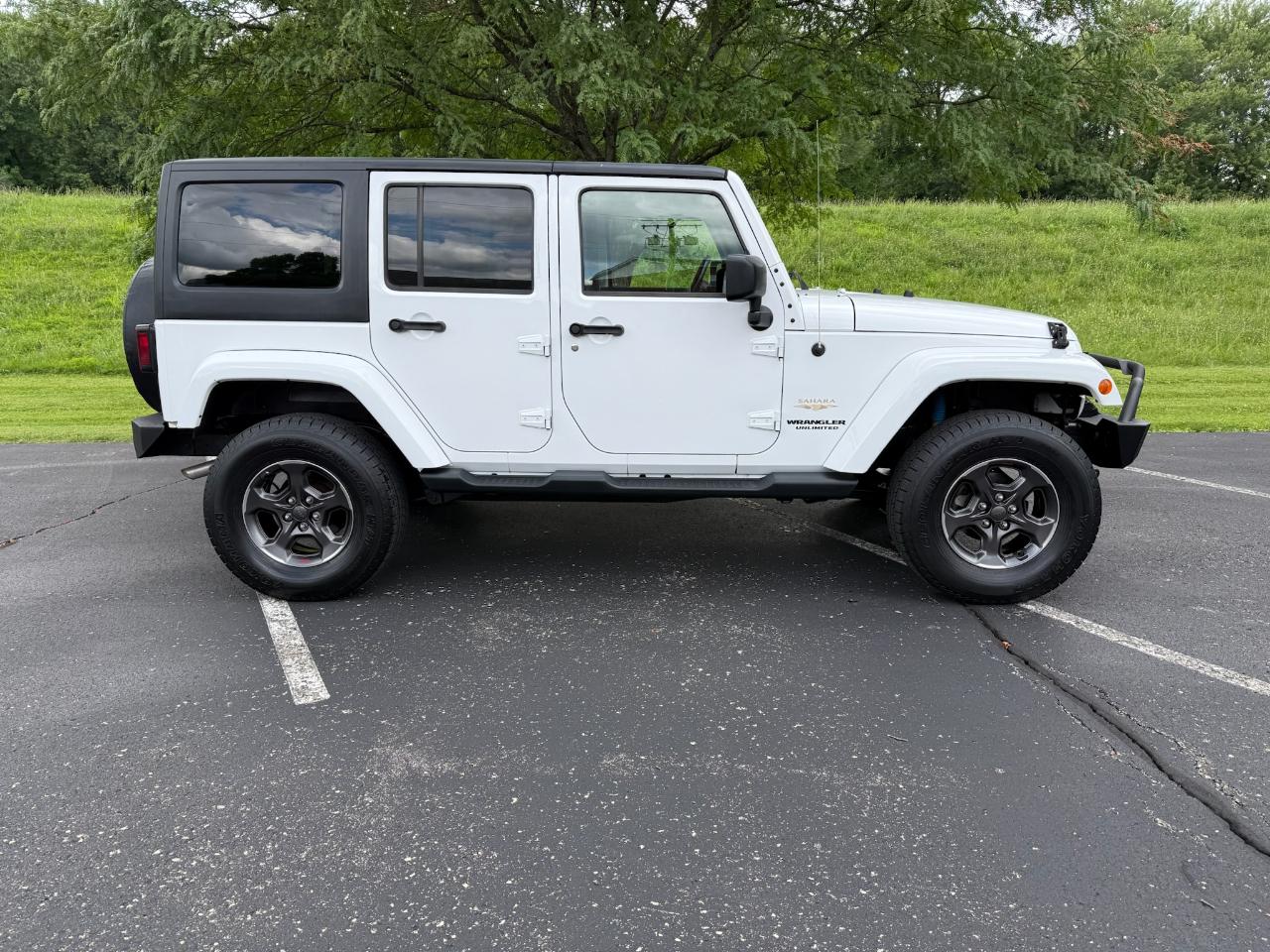 Jeep Wrangler Unlimited Sahara 4WD 2014