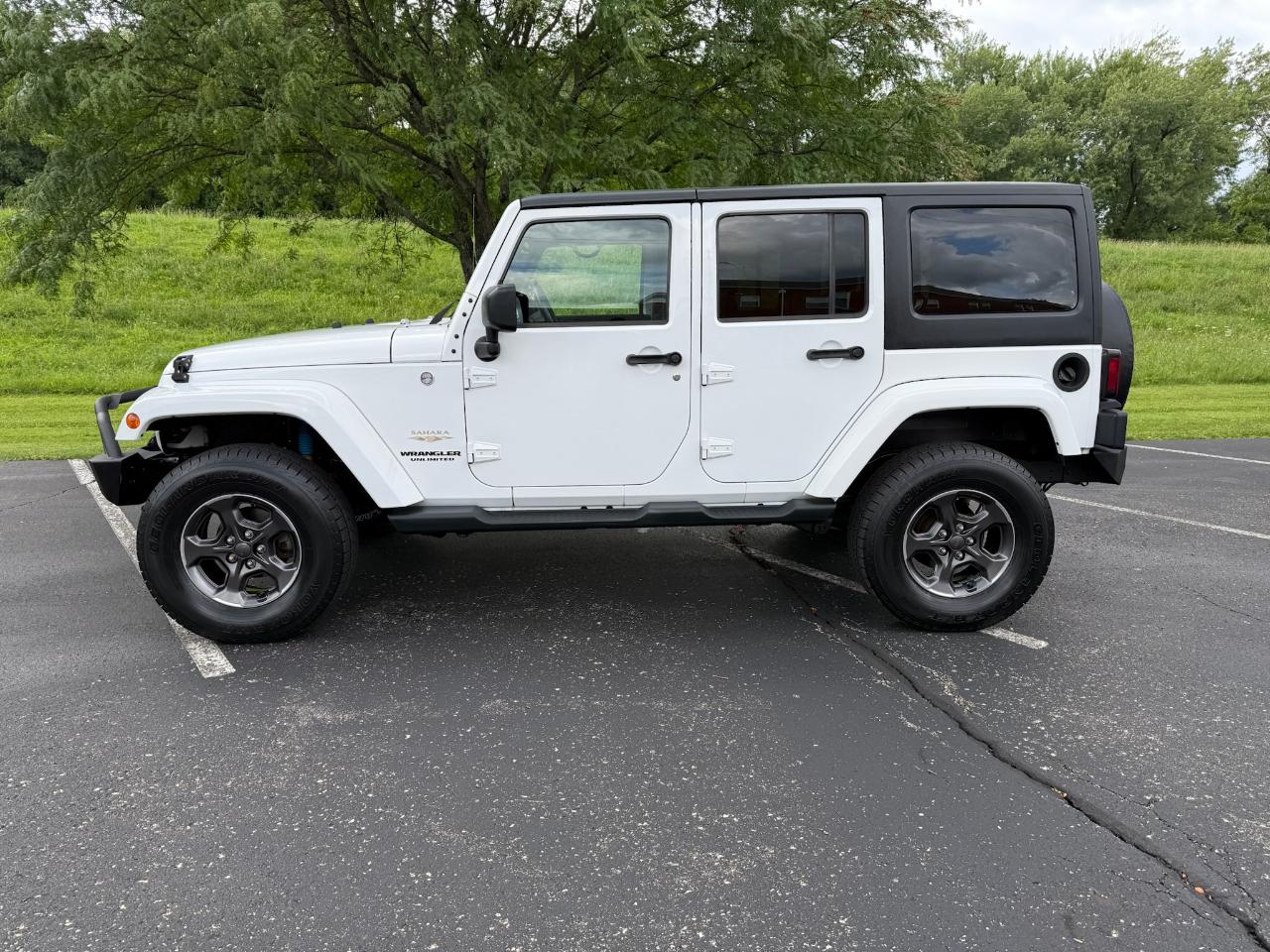 Jeep Wrangler Unlimited Sahara 4WD 2014