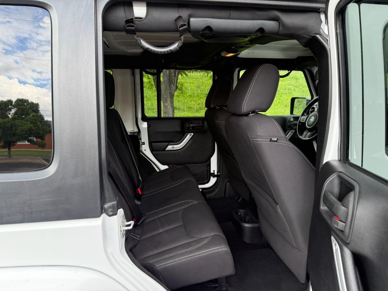 Jeep Wrangler Unlimited Sahara 4WD 2014