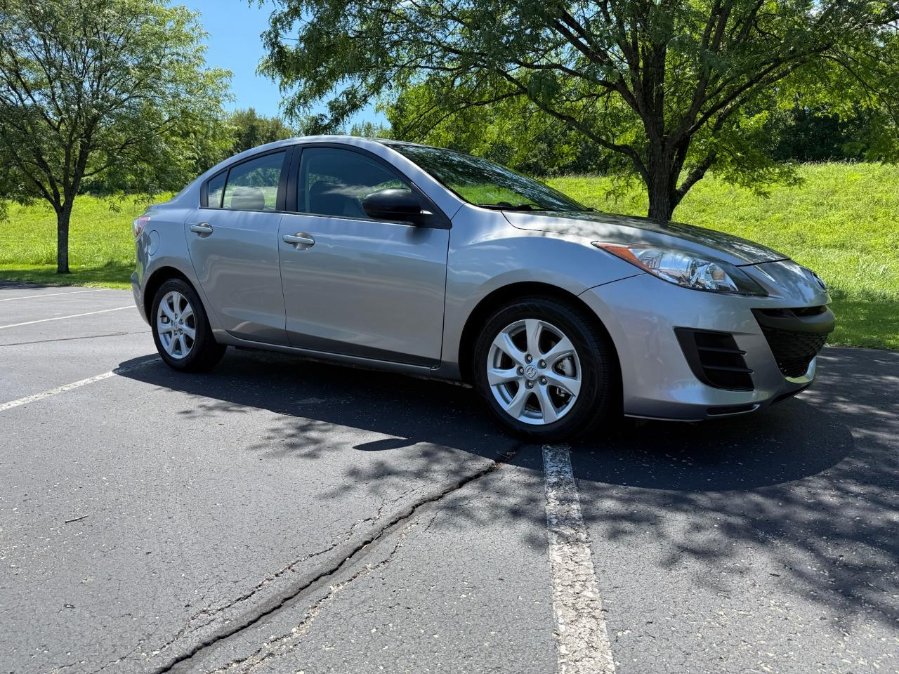 2010 Mazda MAZDA3 i Touring 4-door