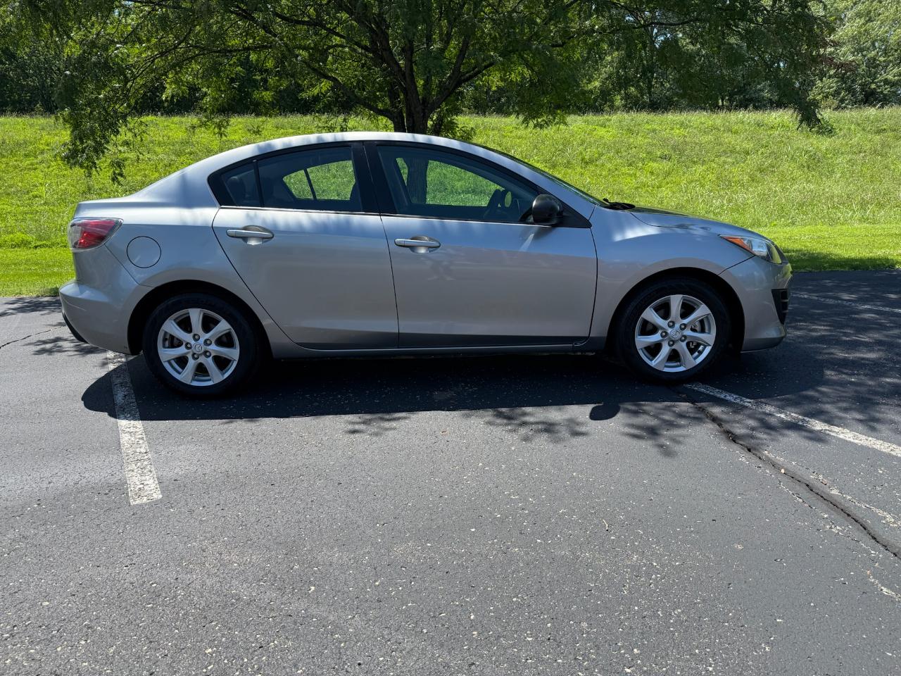 Mazda MAZDA3 i Touring 4-door 2010