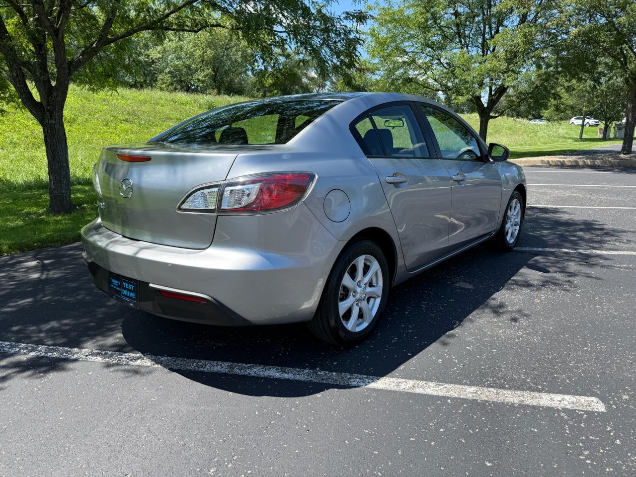 Mazda MAZDA3 i Touring 4-door 2010