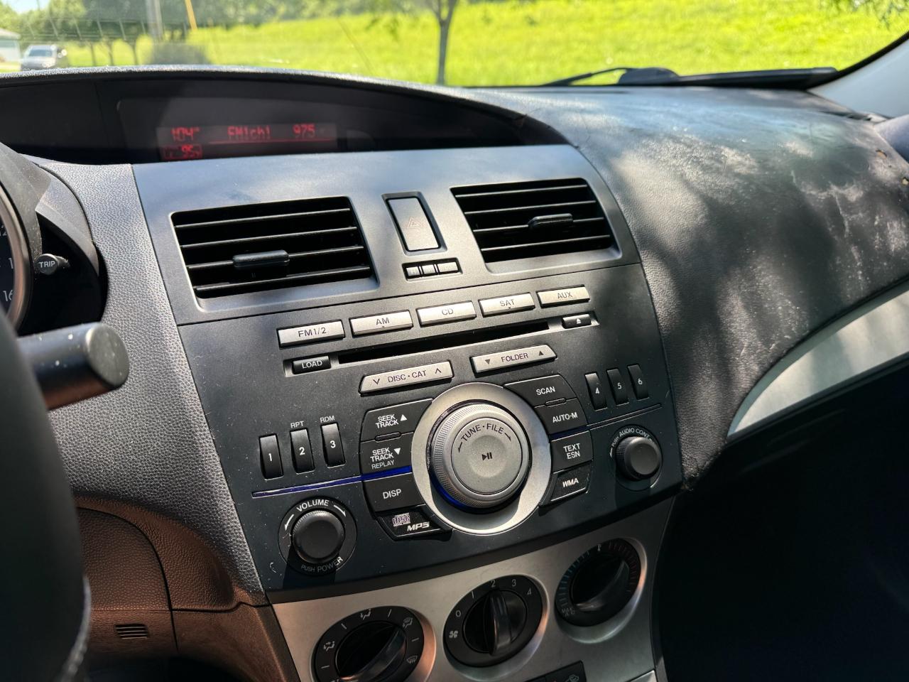 Mazda MAZDA3 i Touring 4-door 2010