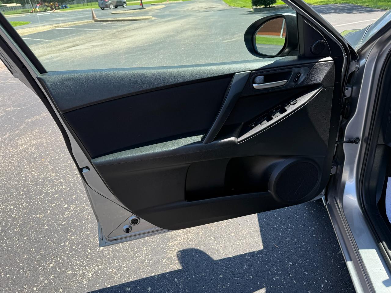 Mazda MAZDA3 i Touring 4-door 2010