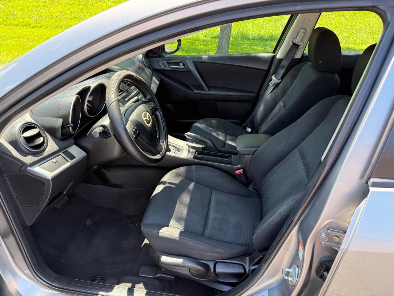 Mazda MAZDA3 i Touring 4-door 2010